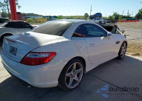 2016 Mercedes-Benz Slk 350 z USA, uszkodzony, nr VIN WDDPK5HA3GF115465